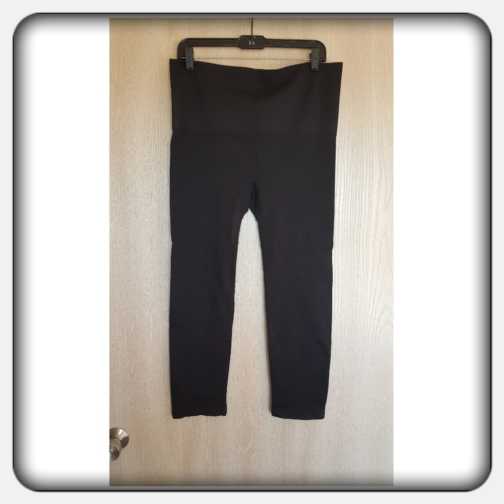 NWOT Woman's Black Leggings size 3X